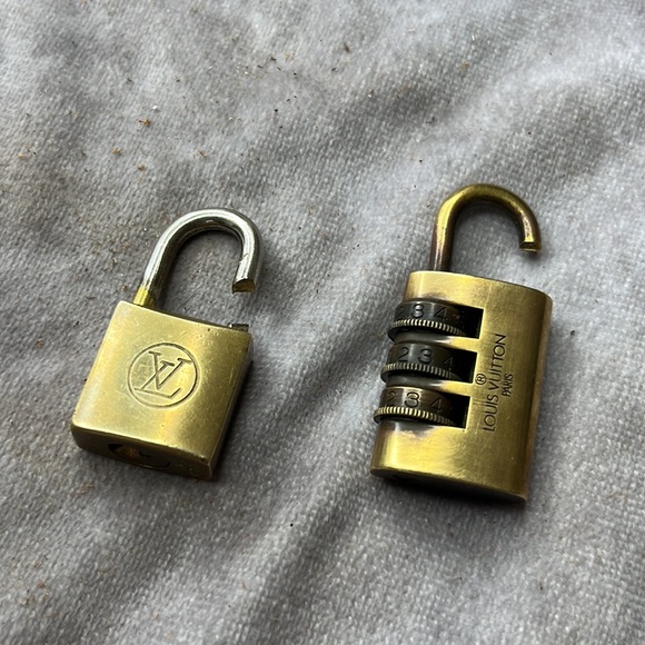 Louis Vuitton Vintage Gold Padlocks Cut READ n53 - Picture 3 of 3
